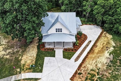 It is an honor to present this exceptional custom-built cottage - photo 4