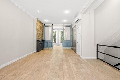 A rare opportunity to acquire a renovated three-family townhouse - photo 3
