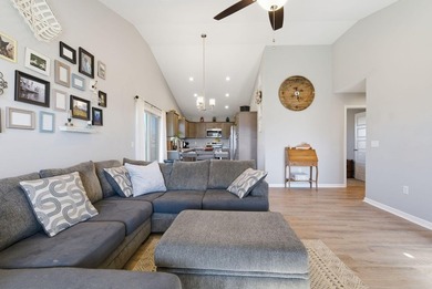 Welcome home to this beautifully maintained 3 bedroom, 2 - photo 9