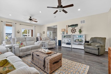 Thoughtfully designed and built with attention to detail, this - photo 11