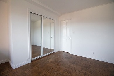 Absolutely beautiful modern renovated 2 full size bedrooms and 2 - photo 22