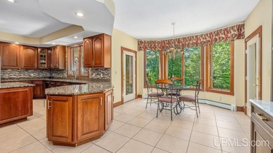 Some homes simply check the boxes. This one defines the - photo 10