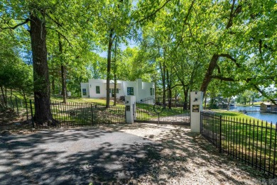 Lake Hamilton Home For Sale in Hot Springs National Park Arkansas