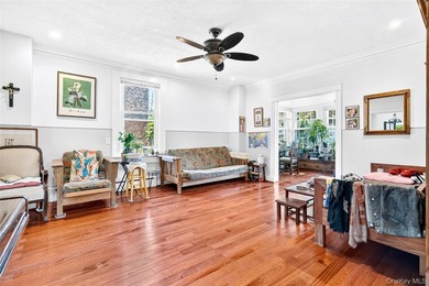 3BR | 4Ba | Elegant pre-war residence on a DOUBLE LOT with - photo 6