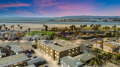 Experience an extraordinary waterfront lifestyle in this - photo 1