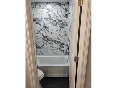 Enjoy easy access with First-Floor convenience in Regency Park - photo 13