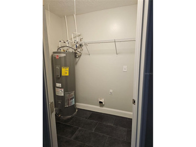 Enjoy easy access with First-Floor convenience in Regency Park - photo 15
