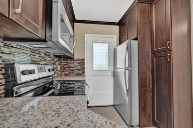 55+ Building. Fully renovated 1st floor, 1BR/1.5BA with den unit - photo 15
