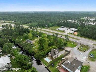 Great 4 bedroom 1800 sq. ft. waterfront house close to the - photo 16