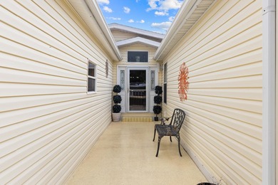 WOW! HUGE PRICE DROP!!! This charming split floor plan 2 car - photo 17