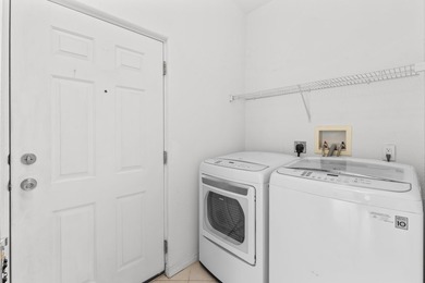 WOW! HUGE PRICE DROP!!! This charming split floor plan 2 car - photo 30