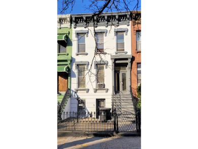 Opportunity awaits in the vibrant neighborhood of Bushwick. This - photo 2