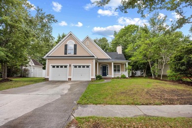 Lowcountry charm meets an exceptional location! Enjoy the - photo 1