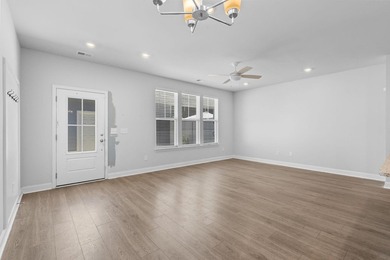 Welcome to Belle Harbor Townhomes! This beautifully maintained - photo 4