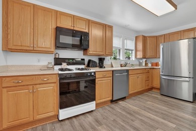 2/215 Well maintained Rancher overlooking the 8th Fairway - photo 14