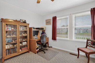 2/215 Well maintained Rancher overlooking the 8th Fairway - photo 20