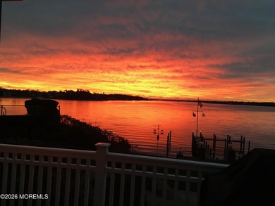 Experience breathtaking morning sunrises and dramatic, sweeping - photo 6