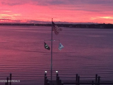 Experience breathtaking morning sunrises and dramatic, sweeping - photo 9