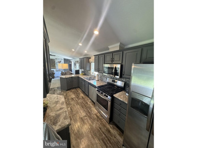 Welcome to Pine View Terrace! This well-maintained 2019 - photo 3