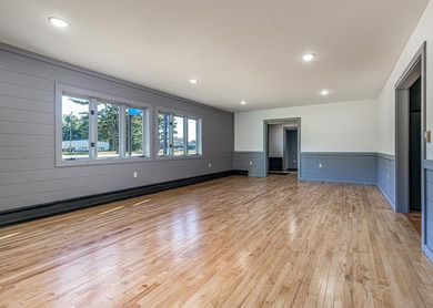 Completely renovated and charming property on wooded 0.75 Acre - photo 2