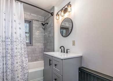 Completely renovated and charming property on wooded 0.75 Acre - photo 6