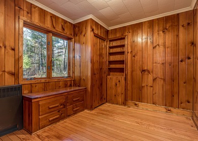 Completely renovated and charming property on wooded 0.75 Acre - photo 9