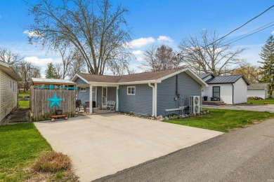 Lake Home For Sale in Wolcottville, Indiana