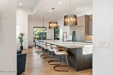 Experience this Beautiful Architecturally Refined Mountain - photo 13
