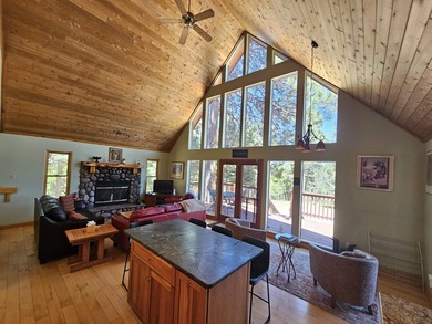 This home has a lot to offer! The main house is a comfortable - photo 3