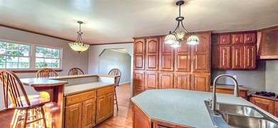 HOME SWEET HOME-JUST MINUTES FROM THE LAKE! Discover the perfect - photo 14