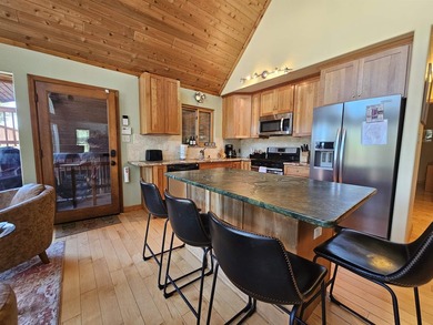 This home has a lot to offer! The main house is a comfortable - photo 4