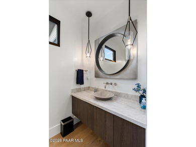 Experience this Beautiful Architecturally Refined Mountain - photo 29