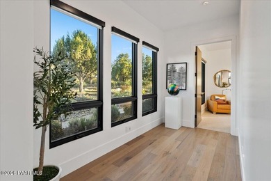 Experience this Beautiful Architecturally Refined Mountain - photo 31