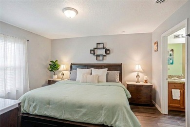 Virtually Staged. Welcome Home to Tavares!
Filled with warmth - photo 8