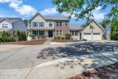 Welcome home to this custom mother-daughter home on desirable - photo 3