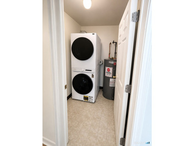 Move right into this beautifully updated 1-bedroom, 1-bath condo - photo 12