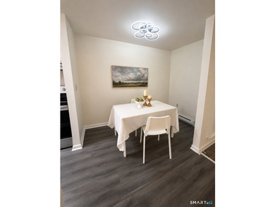Move right into this beautifully updated 1-bedroom, 1-bath condo - photo 14