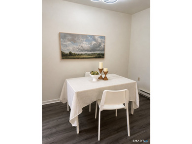 Move right into this beautifully updated 1-bedroom, 1-bath condo - photo 15