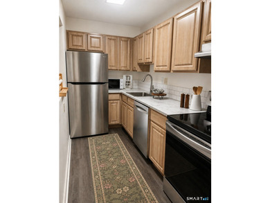 Move right into this beautifully updated 1-bedroom, 1-bath condo - photo 16