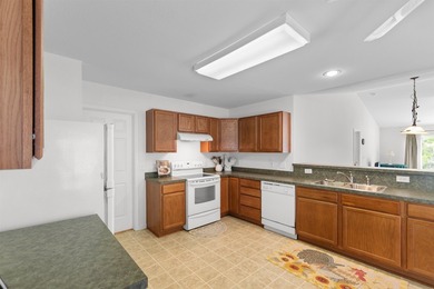 Welcome to this 3-bedroom, 2-bath single level home in the - photo 5