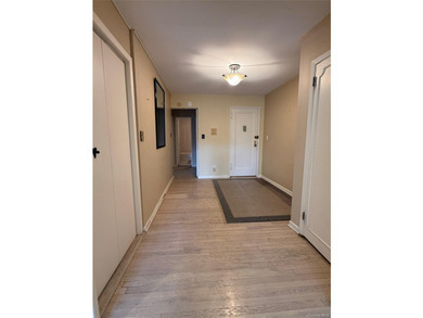 Welcome to this bright and spacious corner 2 bedroom, 2 bath - photo 5