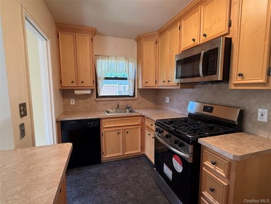 Welcome to this bright and spacious corner 2 bedroom, 2 bath - photo 7