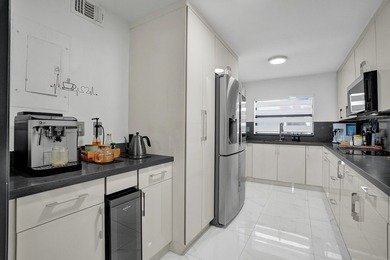Beautifully updated 3-bedroom, 2.5-bath townhouse in a highly - photo 3