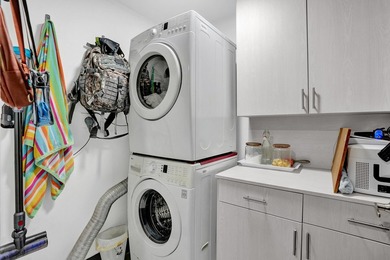 Beautifully updated 3-bedroom, 2.5-bath townhouse in a highly - photo 6