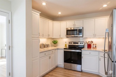 Welcome to The Knolls of Stony Brook, a vibrant 55+ active adult - photo 4