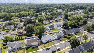Welcome to this beautifully maintained 4-bedroom, 2.5-bath Cape - photo 50