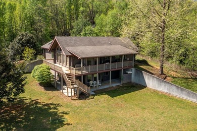 Log cabin situated on 4 acres featuring 2 bedrooms and 2.5 - photo 3