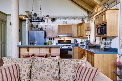 Log cabin situated on 4 acres featuring 2 bedrooms and 2.5 - photo 5