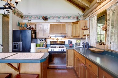 Log cabin situated on 4 acres featuring 2 bedrooms and 2.5 - photo 8