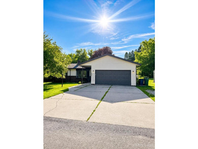 Welcome home to this beautifully maintained, move-in ready ranch - photo 1